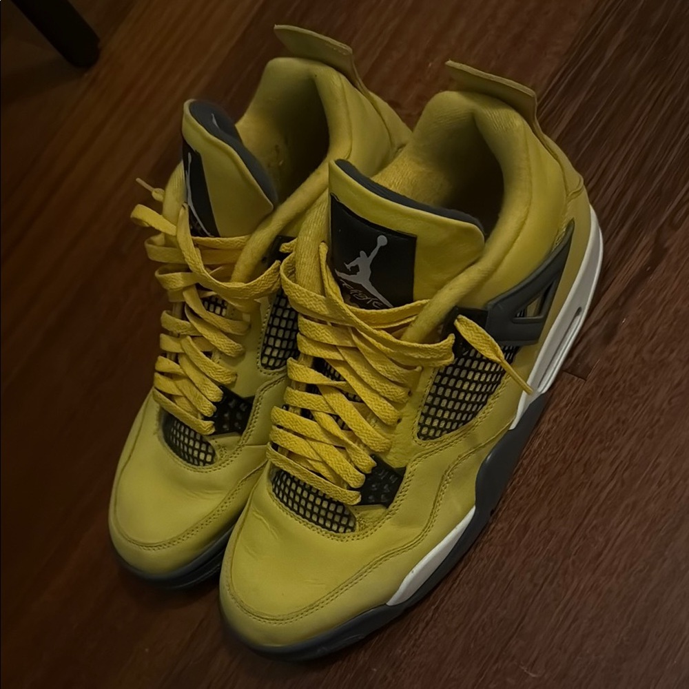 Jordan Men's Yellow Sneakers